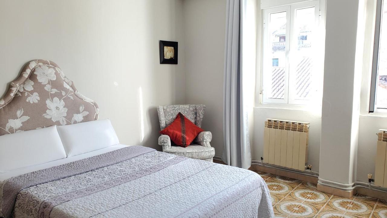 Hostal Martes Cáceres Plaza Mayor - Tercer piso SIN ascensor Esterno foto